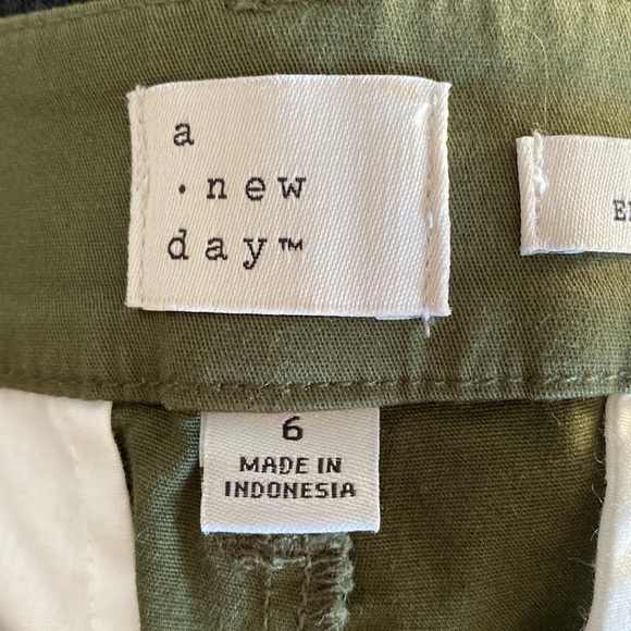 A New Day Shorts - Picture 2 of 2